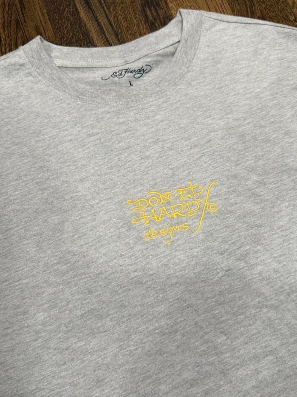 ed hardy heather grey yellow embroidered logo t-shirt tee (size L - NWT)